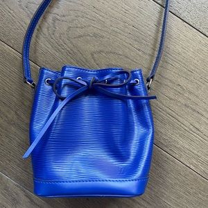 Louis Vuitton Purse !!